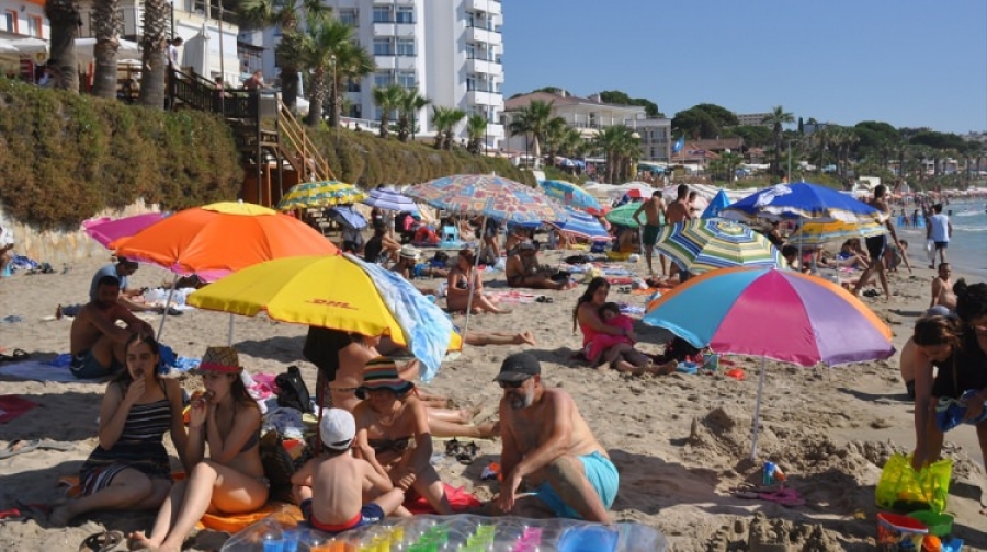 Bayramda plajlar doldu taştı